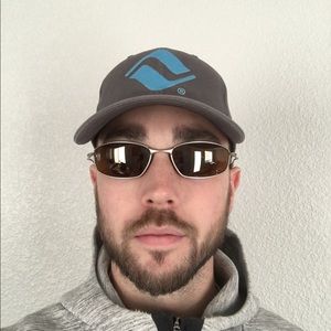 Men-Oakley(Used)polarized wire frame sunglasses!